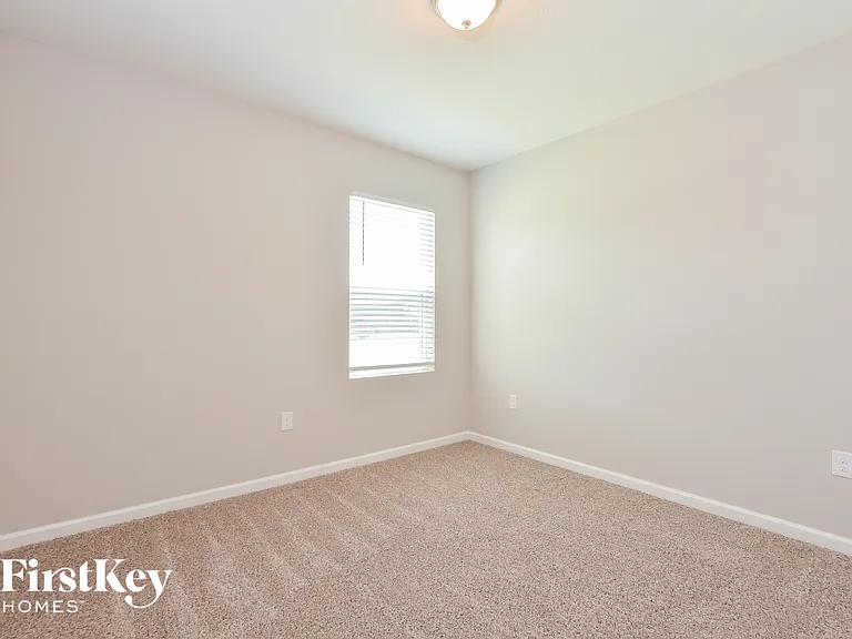 545 Sorrento Dr — Photo 11