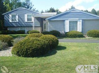 20024 Ronsdale Dr, Beverly Hills, MI 48025