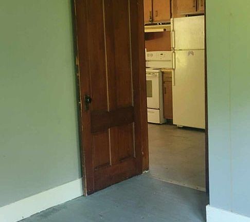 3rd image of 438 S Main St #2