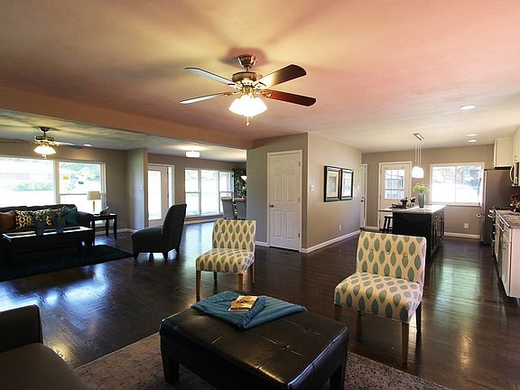 4th image of 37 Pricewoods Ln