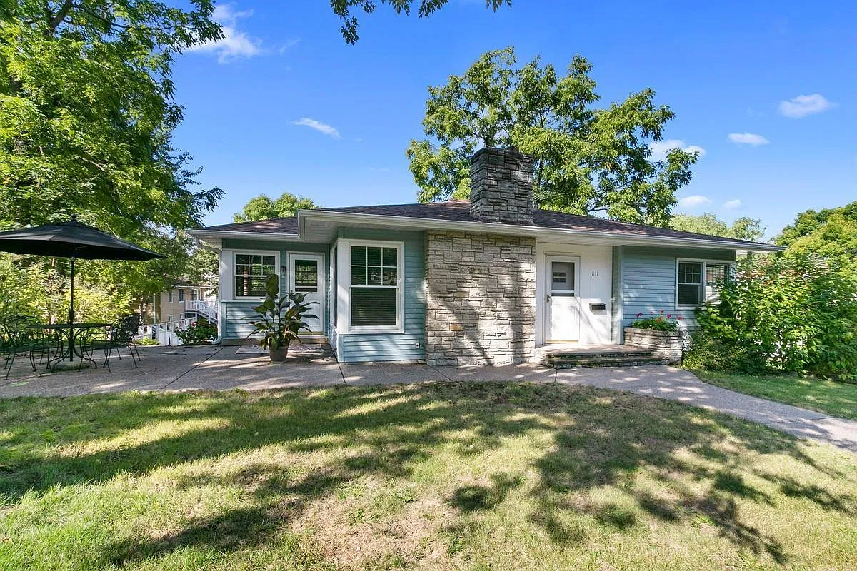 2 bed, 1.5 bath, 1365 sqft, $1,675 — Photo 1