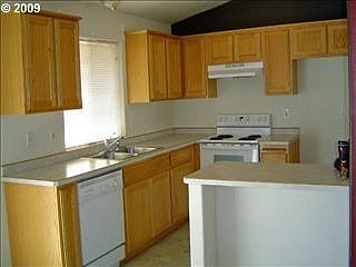 2nd image of 600 NE Mariposa Way