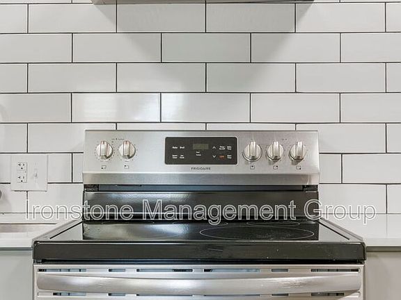 5th image of 2618 E 8th St #A
