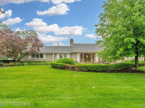 6151 Golfview Dr, Bloomfield Hills, MI 48301