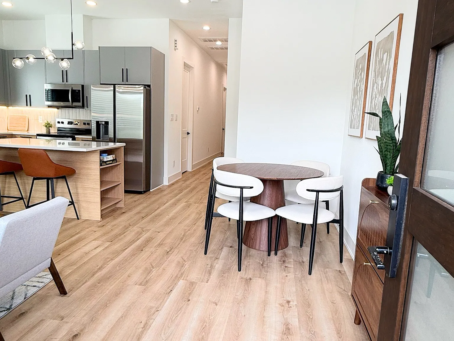 3 bed, 1392 sqft, $2,985 — Photo 3