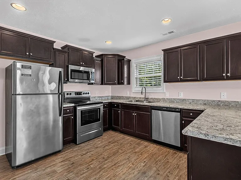 221 Robert Alan Dr — Photo 11