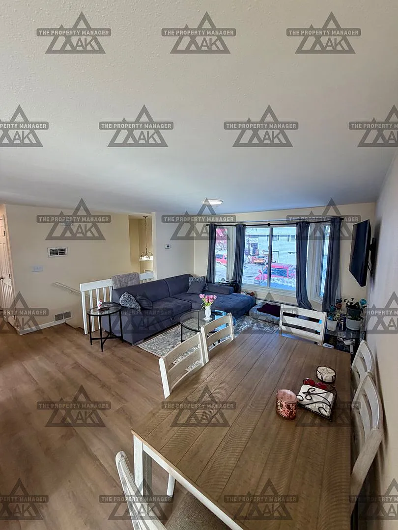 4 Bedroom / Washer& Dryer / Cat Friendly — Photo 4