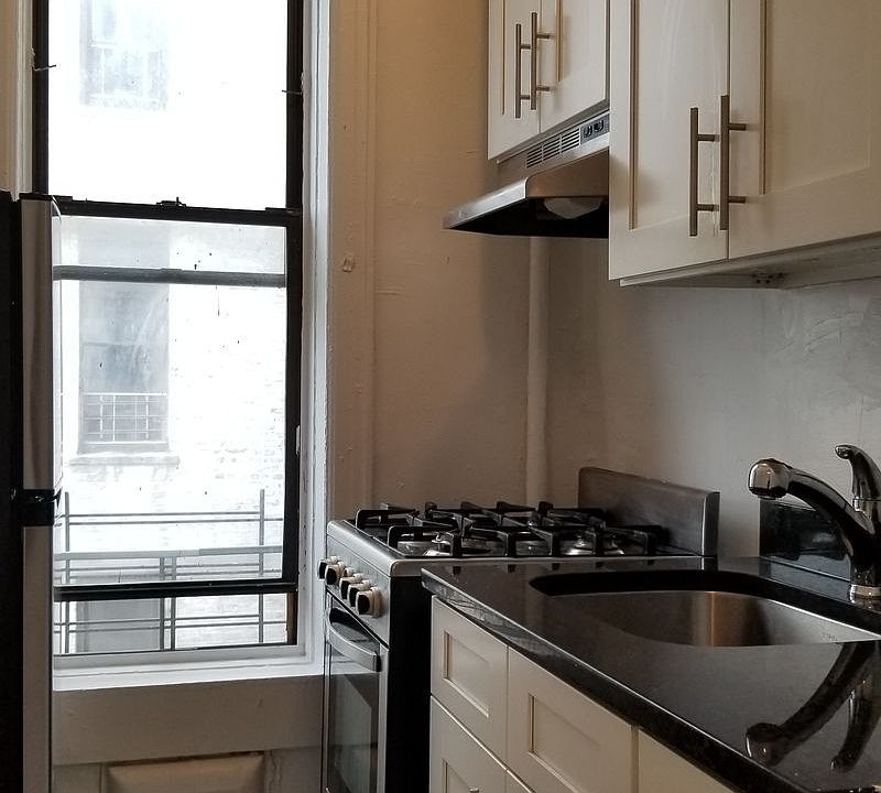 2nd image of 1296 Pacific St APT 601