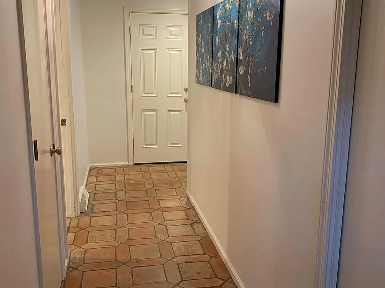208 Tanglewood Dr — Photo 10