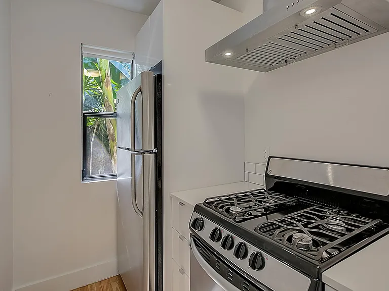 259 Rosemont Ave #1/2 — Photo 5