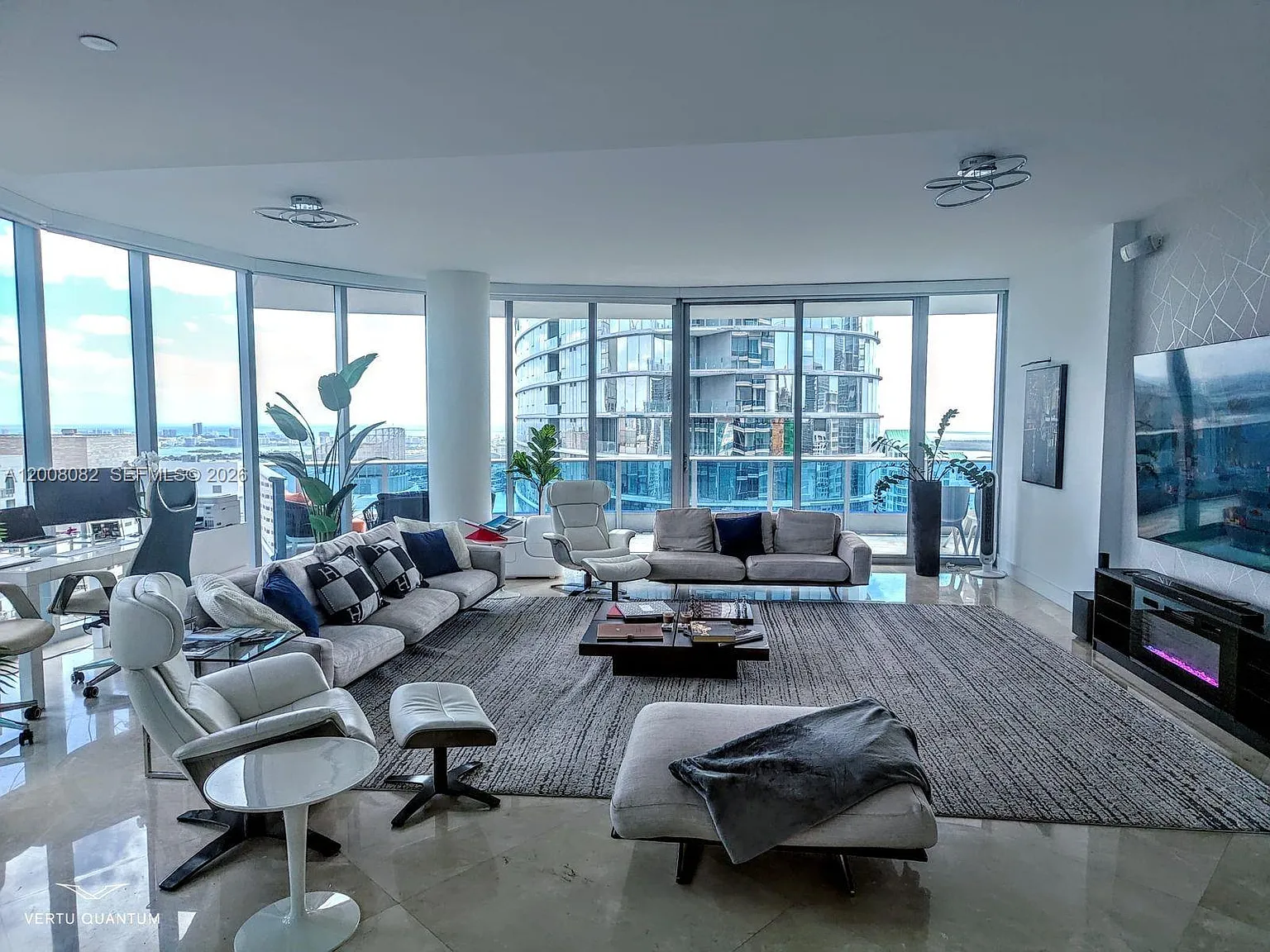 Epic West Condo — Photo 4