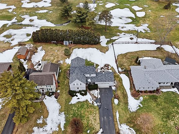 3rd image of 68 Ridgemont Dr