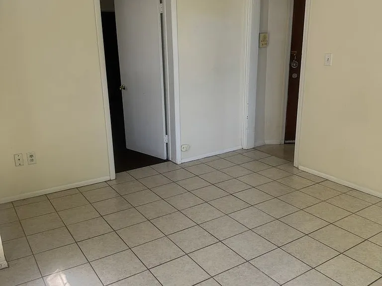 717 Center St — Photo 4