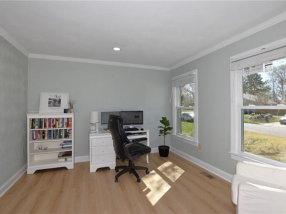 4th image of 636 Marston Dr