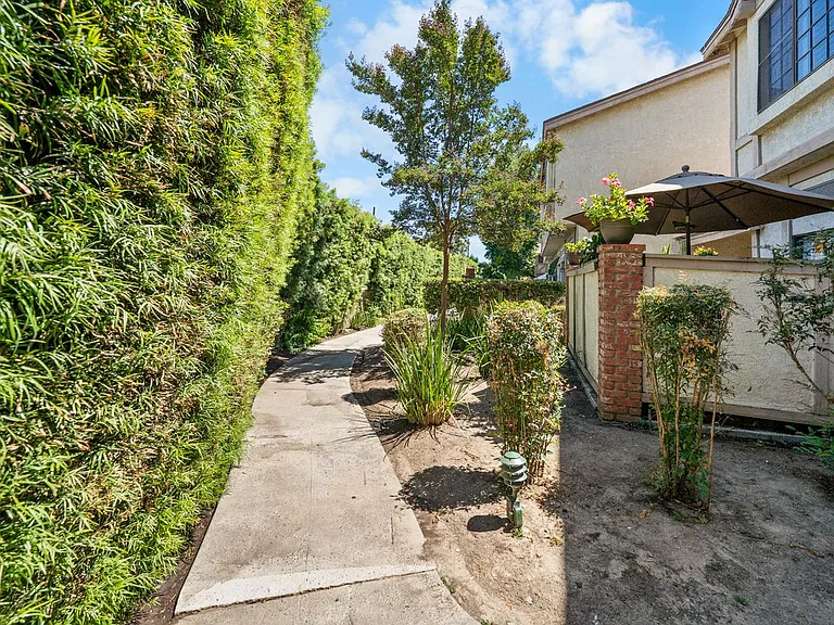 7100 Balboa Blvd #803 — Photo 40