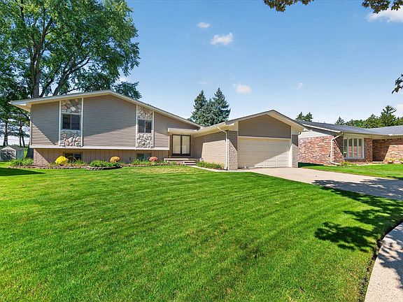 2nd image of 32843 Surow Dr