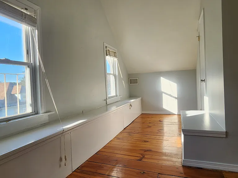 46-48 Carrington Ave #4F — Photo 7