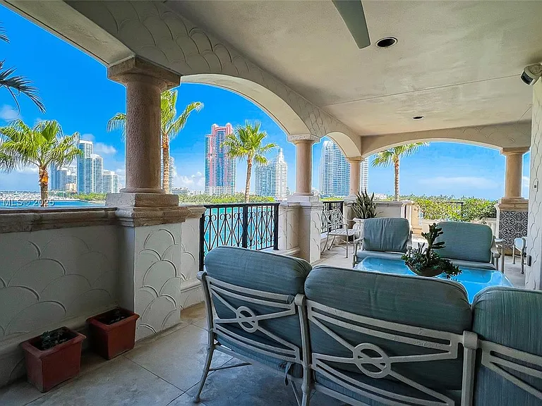 7241 Fisher Island Dr #7241 — Photo 28