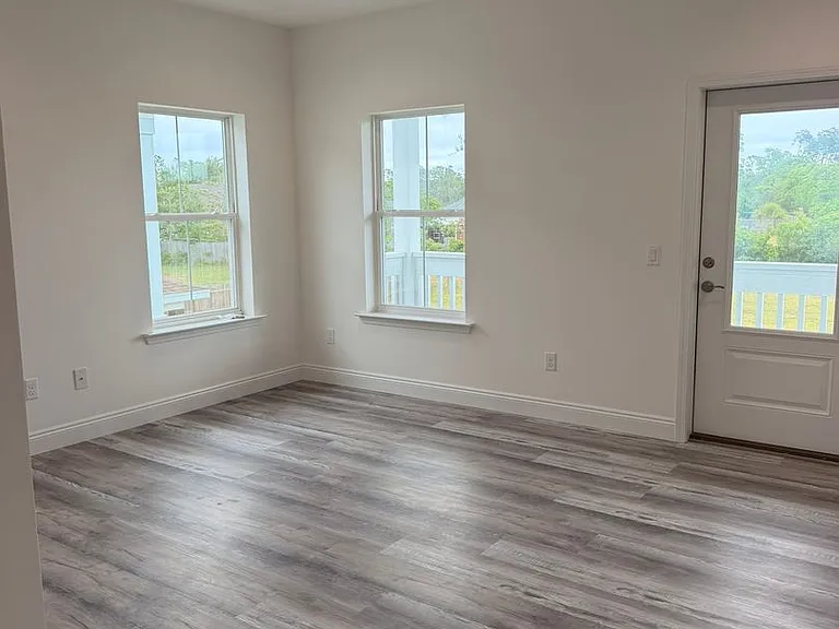 913 Plantation Dr — Photo 9