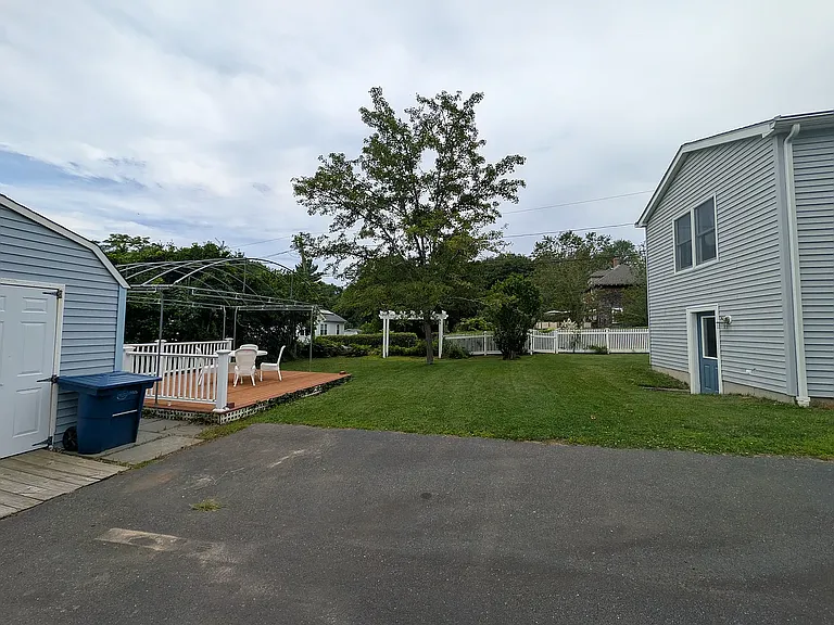 10 Shore Rd — Photo 18
