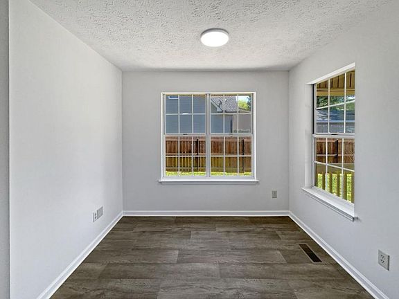 3rd image of 516 Melanie Dr