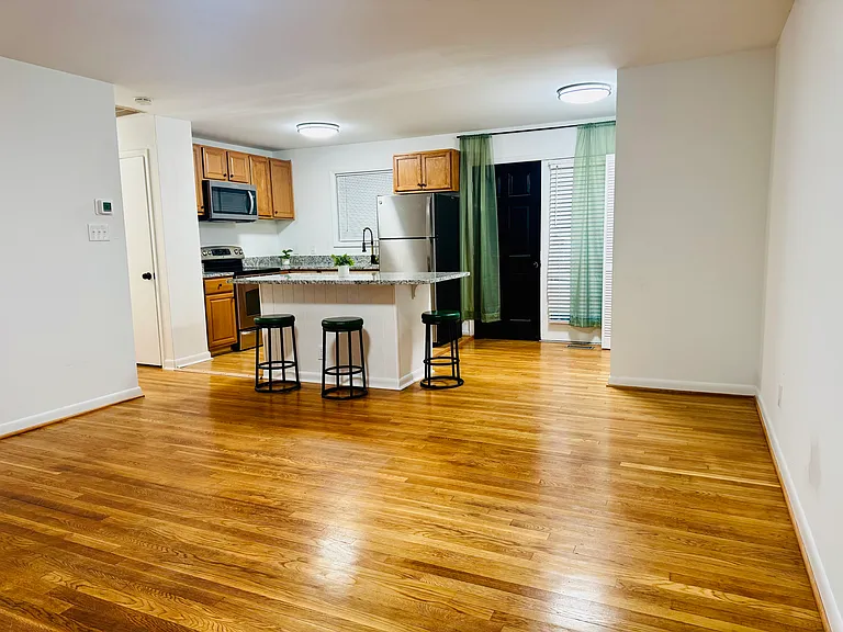 1216 W Leigh St — Photo 5