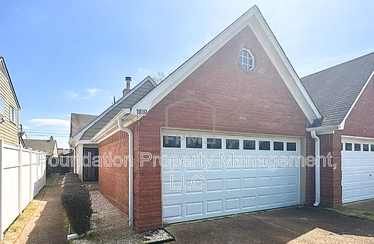 1818 Winship Dr — Photo 1