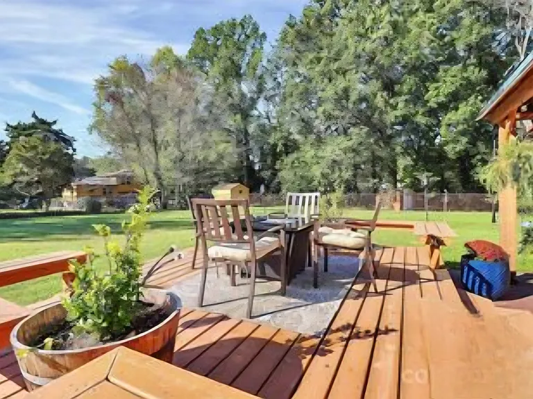 301 Red Roan Pl — Photo 44