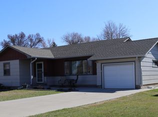 726 6th Ave NE, Valley City, ND 58072