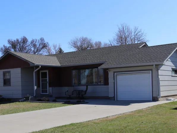 726 6th Ave NE, Valley City, ND 58072