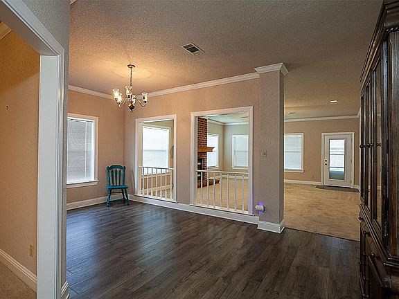 2nd image of 3314 Montrose St
