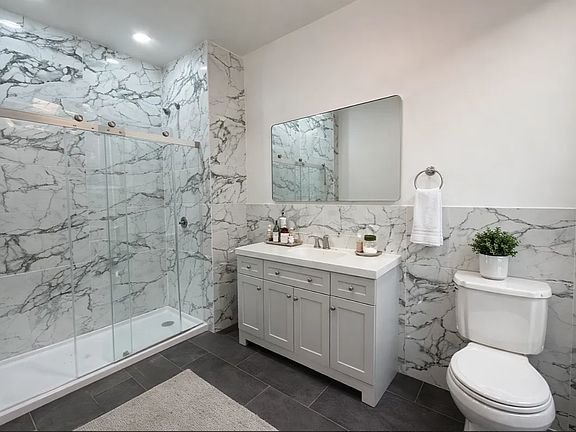 4th image of 568 10th St #11