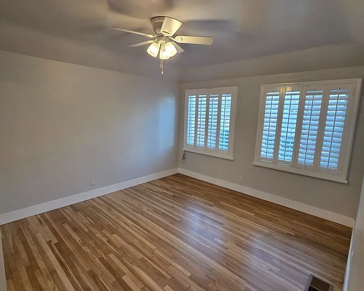 418 S Roxbury Dr — Photo 17