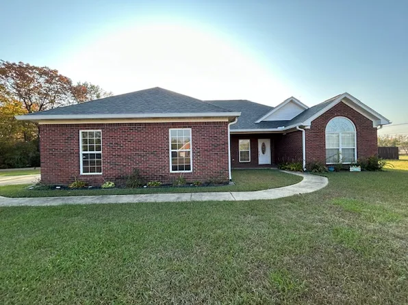 6504 Wolfe Rd, Columbus, MS 39705