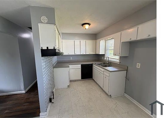 3rd image of 4406 Clarene Dr