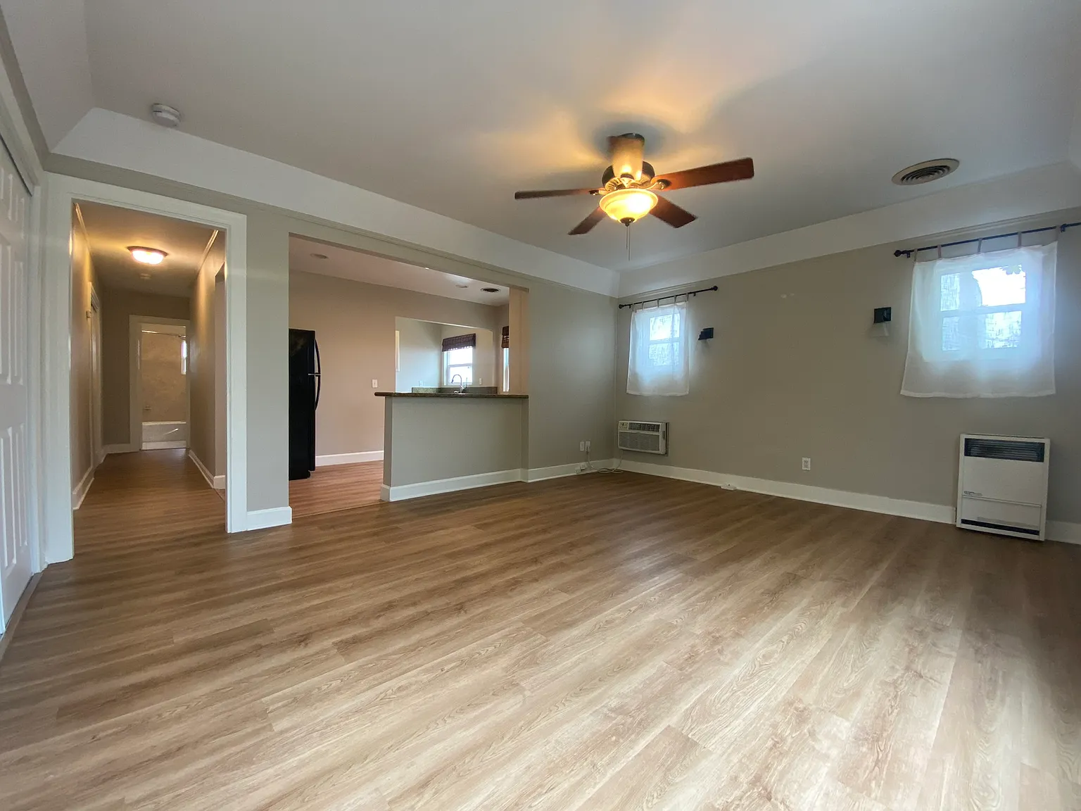 1 bed, $3,100 — Photo 4