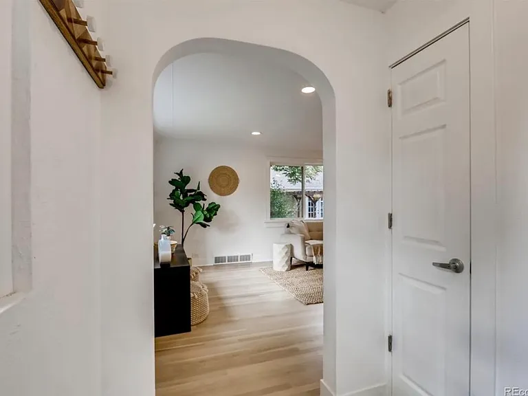 Dahlia St — Photo 2