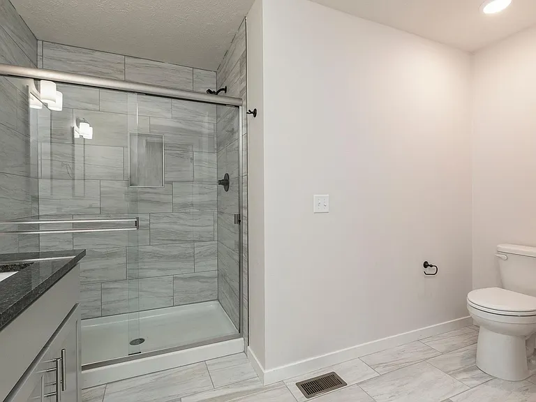 800 E Crew Dr — Photo 15