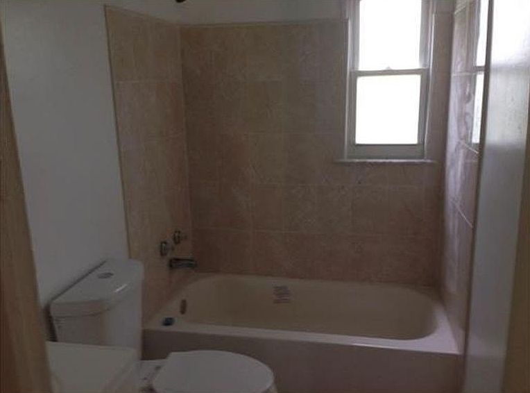 2nd image of 300 Wood Ave