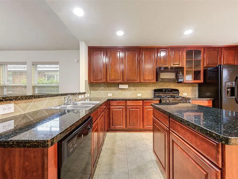 16702 Grovetrail Ln — Photo 32