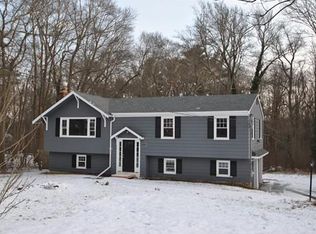 573 1st Parish Rd, Scituate, MA 02066