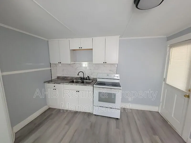 426 S Beaumont Ave #B