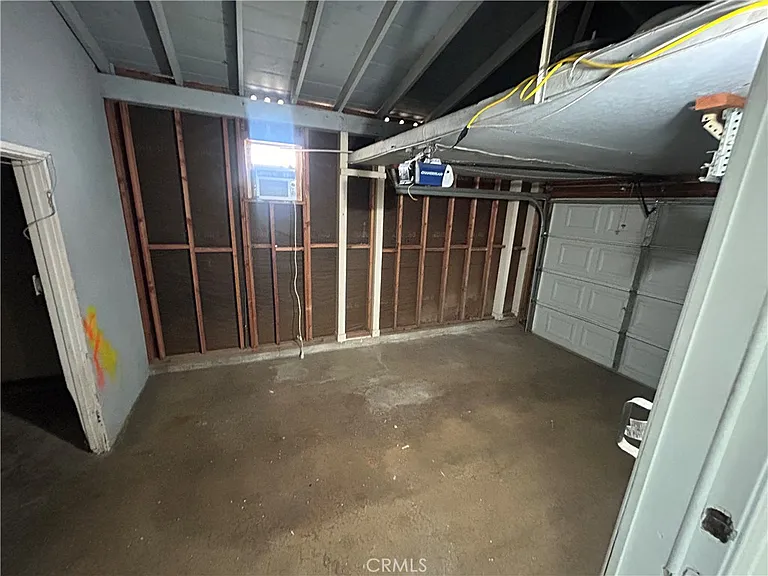 390 E Carter St — Photo 17