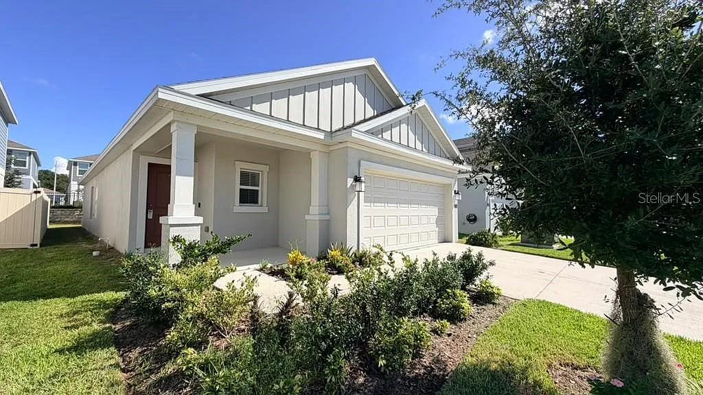3 bed, 2.0 bath, 1735 sqft, $2,095 — Photo 2