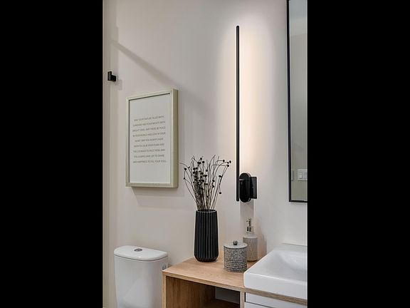 2nd image of 2812 Thatcher Ave #401