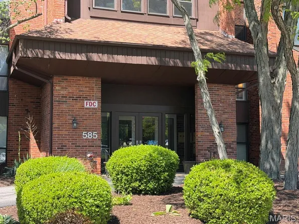 585 Coeur De Royale Dr APT 207, Saint Louis, MO 63141