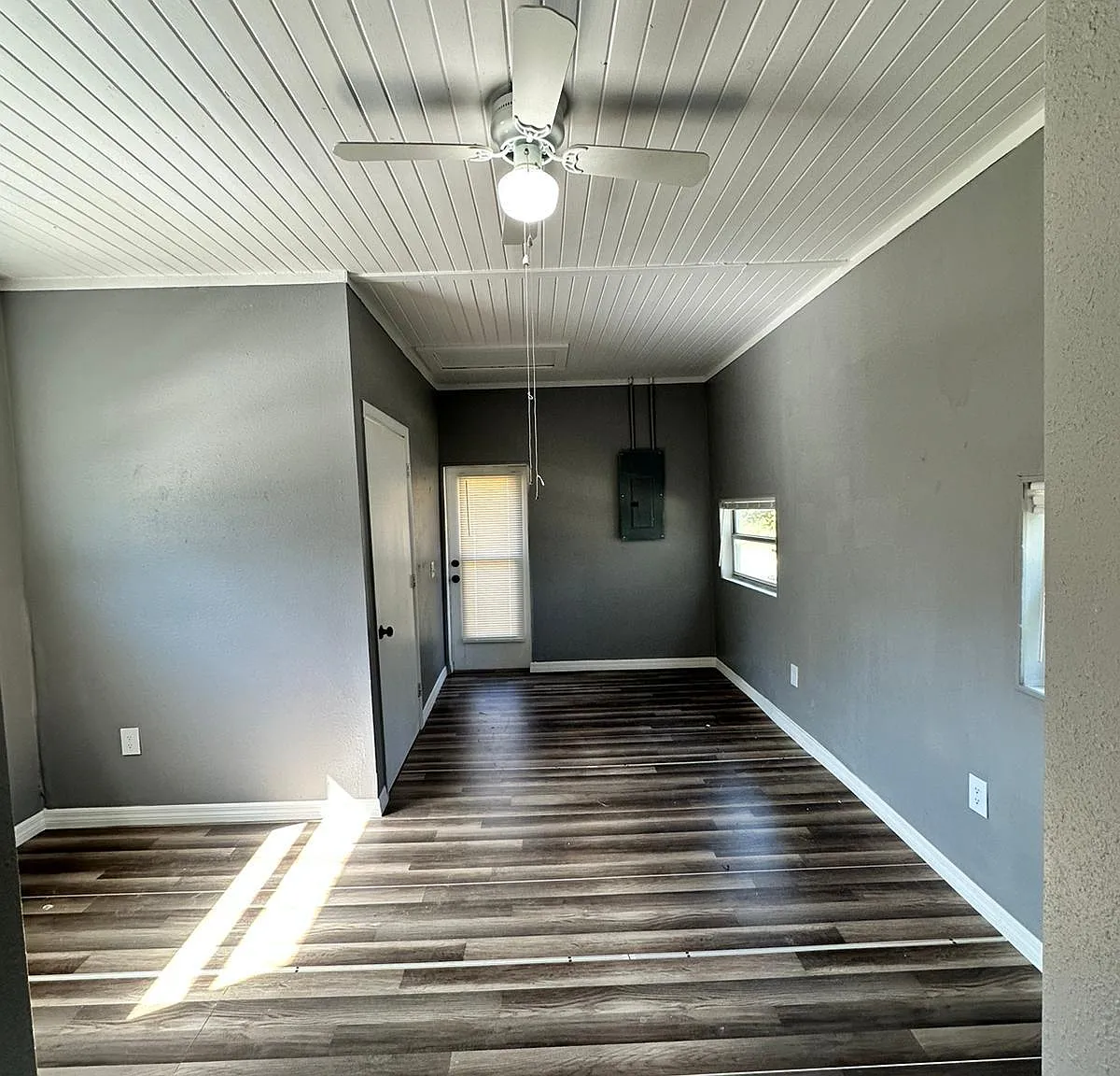 2 bed, $1,100 — Photo 3