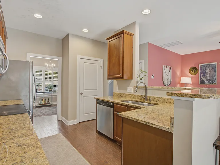 21 Oak Forest Dr #B — Photo 24