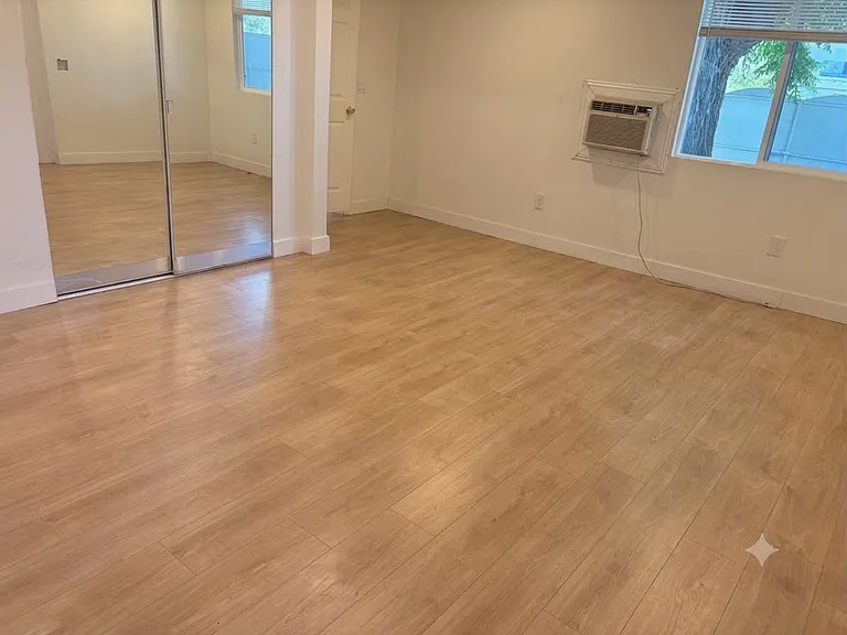 7748 Tampa Ave — Photo 5