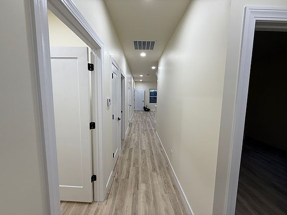 4th image of 915 Hudson Ave #1